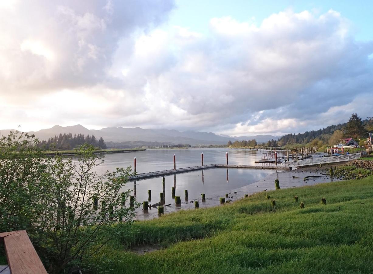 Wheeler On The Bay Lodge And Marina Bagian luar foto