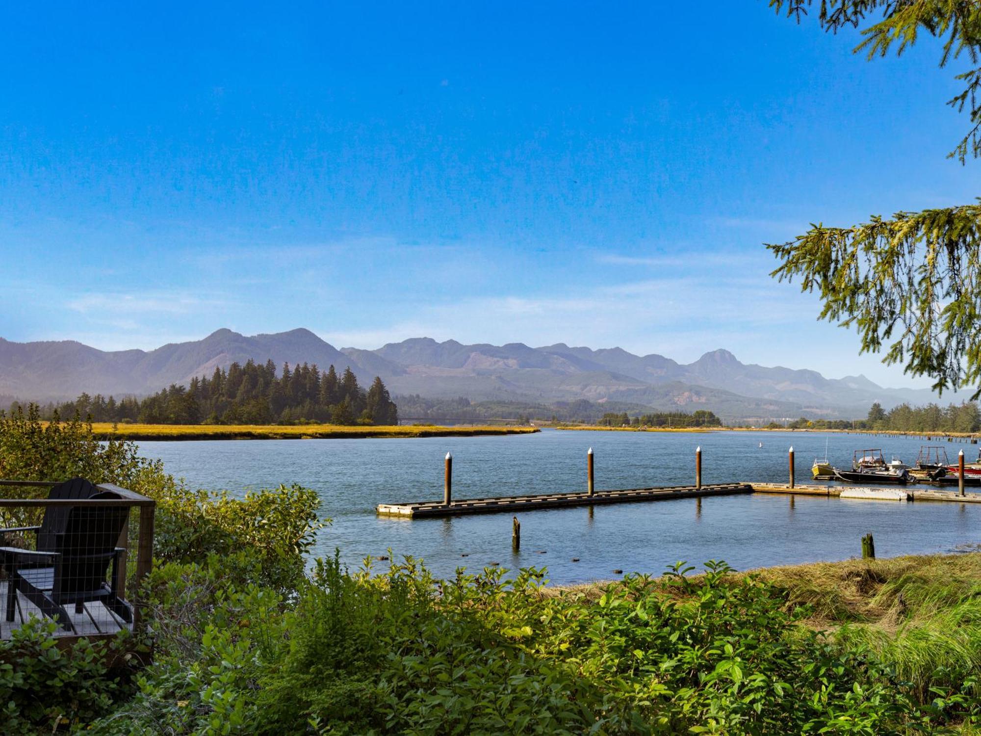Wheeler On The Bay Lodge And Marina Bagian luar foto