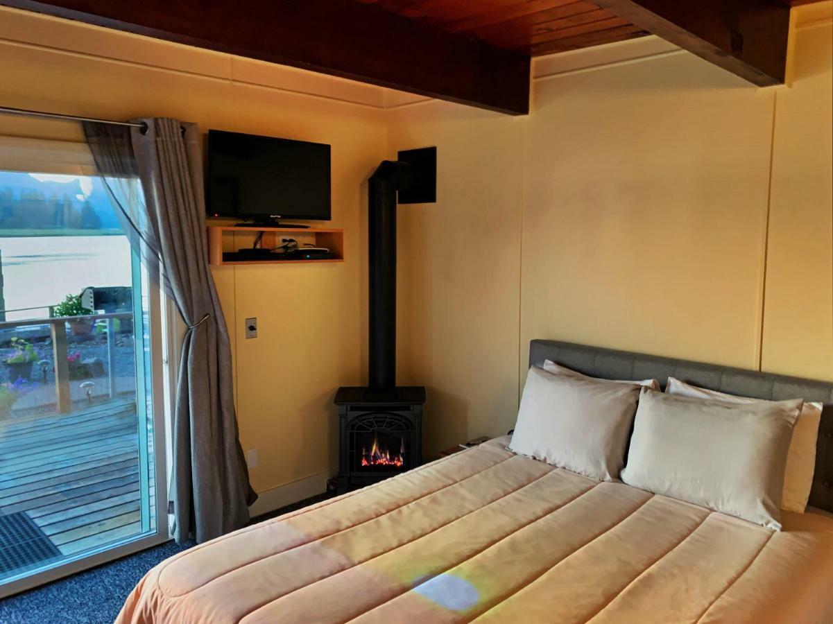 Wheeler On The Bay Lodge And Marina Bagian luar foto